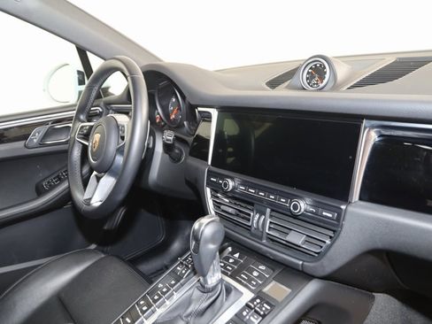 Used 2021 Porsche Macan image 50