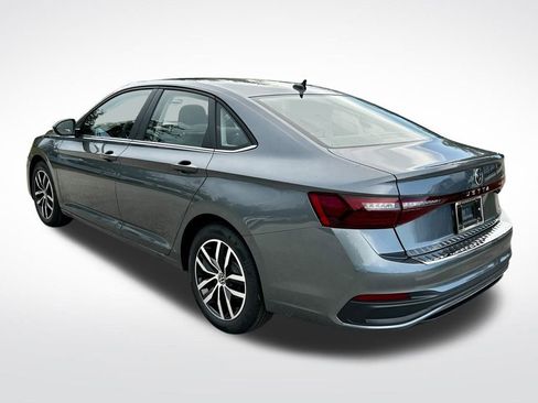 New 2025 Volkswagen Jetta SE image 4