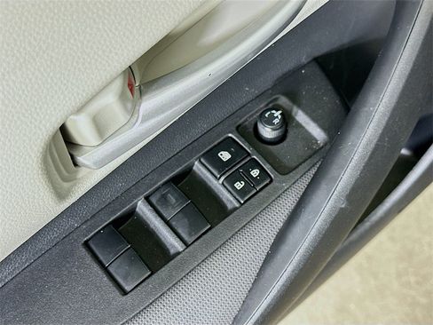 Used 2021 Toyota Corolla LE image 20