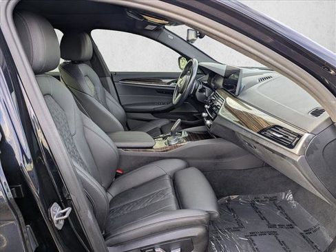 Used 2022 BMW 530e w/ Premium Package image 21