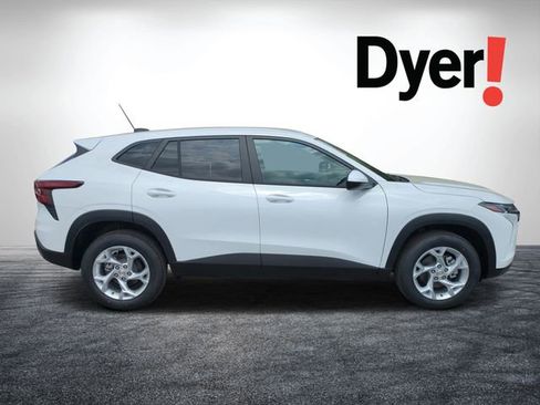 New 2026 Chevrolet Trax LS w/ LS Convenience Package FWD image 2