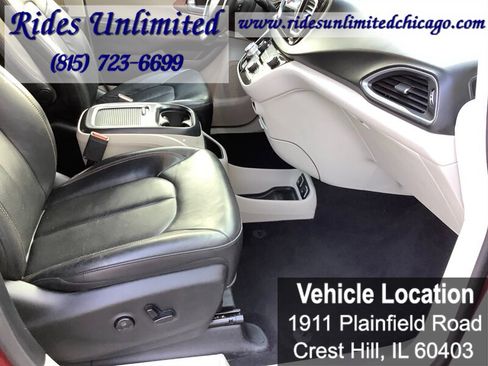 Used 2017 Chrysler Pacifica Touring-L Plus w/ Advanced Safetytec Group FWD image 20