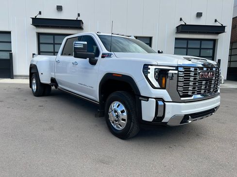 Used 2025 GMC Sierra 3500 Denali w/ Denali Reserve Package AWD/4WD image 1