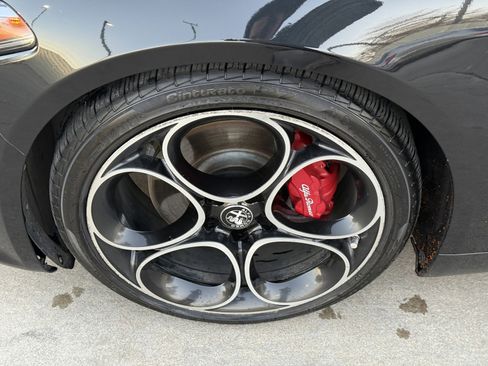 Used 2022 Alfa Romeo Giulia Veloce image 13