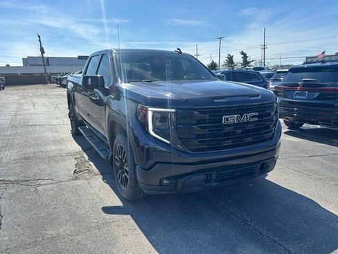 Used 2022 GMC Sierra 1500 Elevation w/ Elevation Premium Package image 3