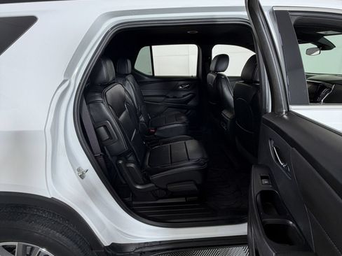 Used 2023 Chevrolet Traverse LT FWD image 6