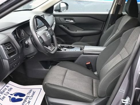 Used 2025 Nissan Rogue SV FWD image 13