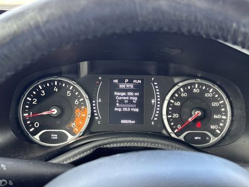 Used 2018 Jeep Renegade Altitude w/ Cold Weather Group image 21