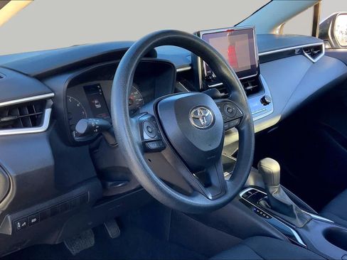 Used 2025 Toyota Corolla LE FWD image 17
