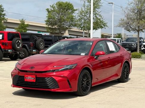 Used 2026 Toyota Camry LE image 7