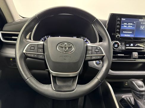 Used 2022 Toyota Highlander XLE FWD image 29