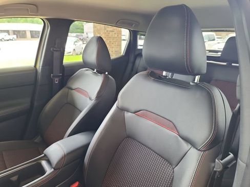Used 2025 Nissan Kicks SR AWD/4WD image 11