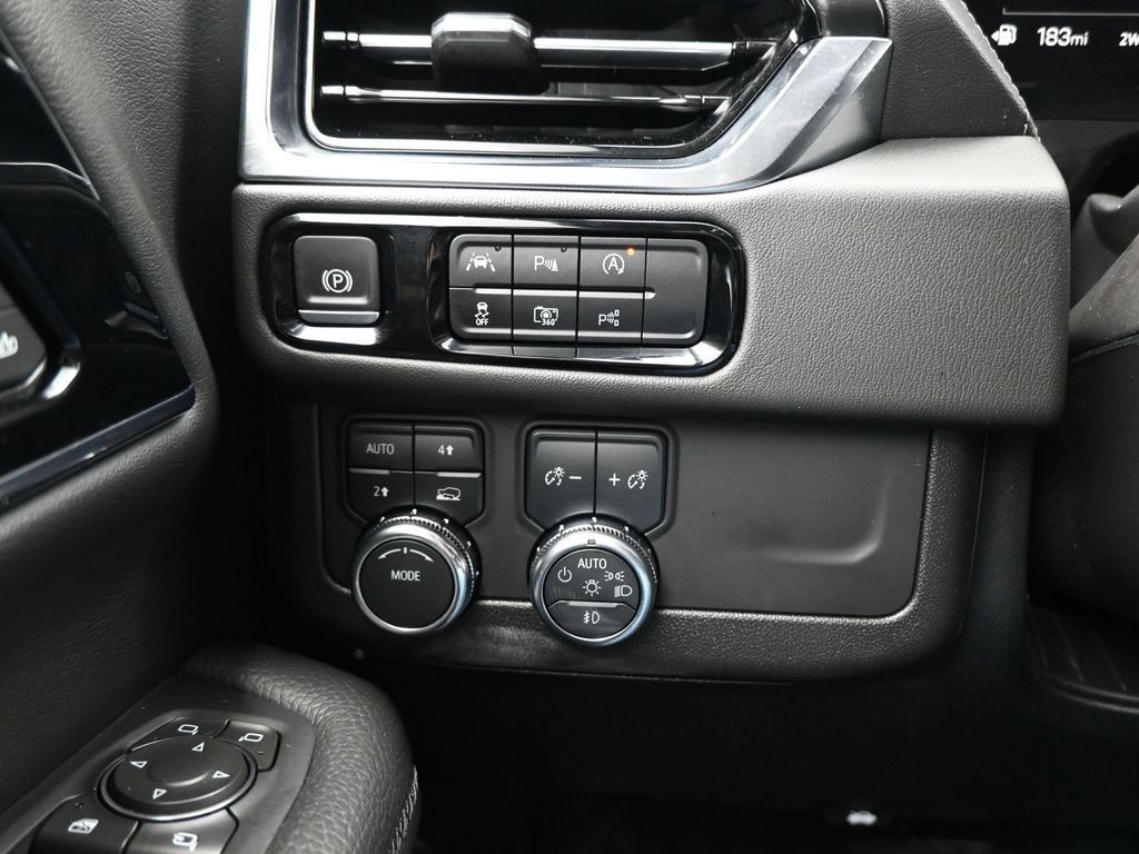 Used 2025 GMC Yukon Denali AWD/4WD image 23