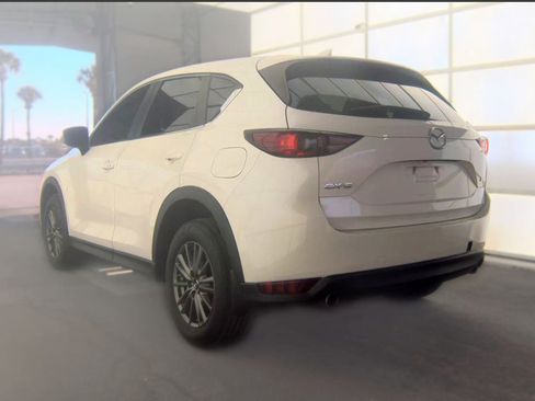 Used 2017 MAZDA CX-5 Touring w/ Preferred Equipment Package FWD image 4