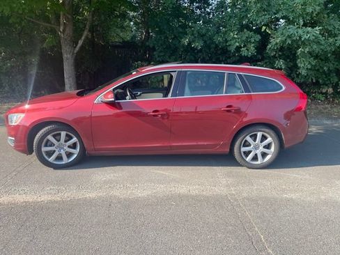 Used 2017 Volvo V60 T5 Premier FWD image 3