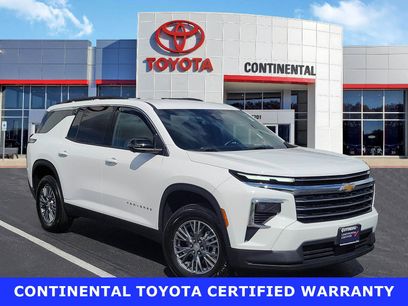 Used 2024 Chevrolet Traverse LT