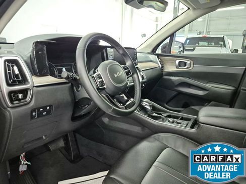 Used 2022 Kia Sorento EX w/ Panoramic Sunroof Package FWD image 11