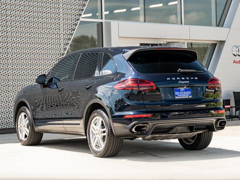 Used 2016 Porsche Cayenne AWD/4WD image 5