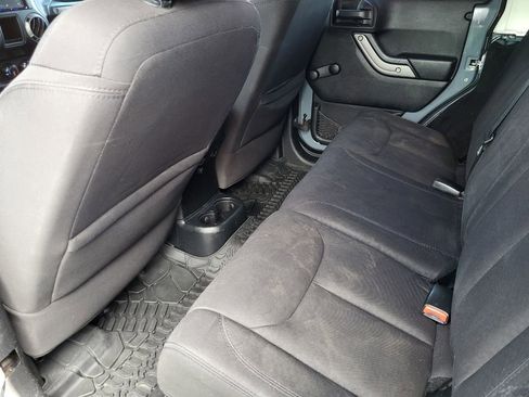 Used 2015 Jeep Wrangler Unlimited Sport AWD/4WD image 33