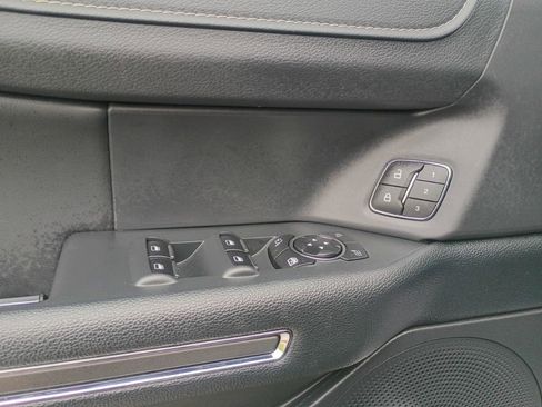 Used 2023 Ford Expedition XLT image 34