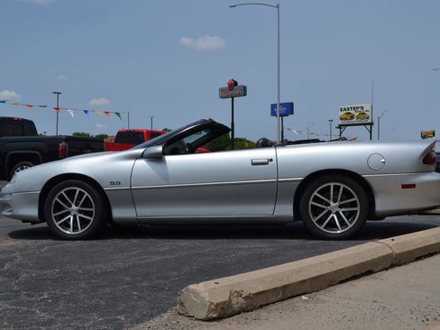 Used 2002 Chevrolet Camaro Z28 w/ SS Performance/Appearance Pkg RWD image 4