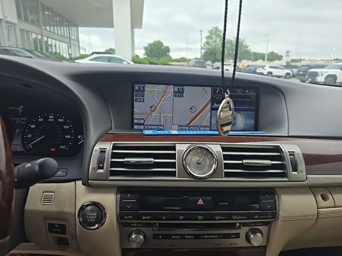 Used 2013 Lexus LS 460 w/ Comfort Pkg image 12