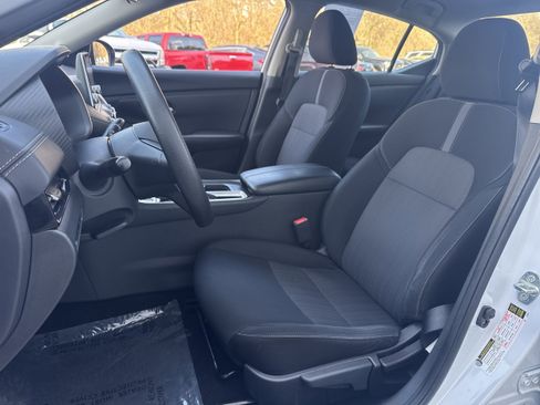 Used 2023 Nissan Sentra SV image 5