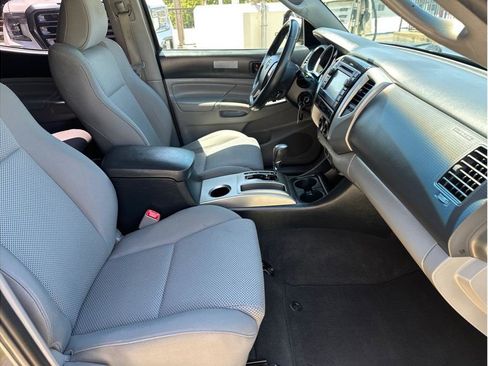 Used 2013 Toyota Tacoma PreRunner image 24