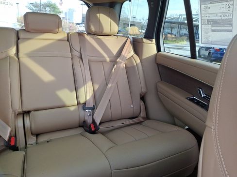 New 2026 Land Rover Range Rover SE image 17