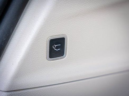 Used 2017 Chrysler Pacifica Touring-L Plus image 32