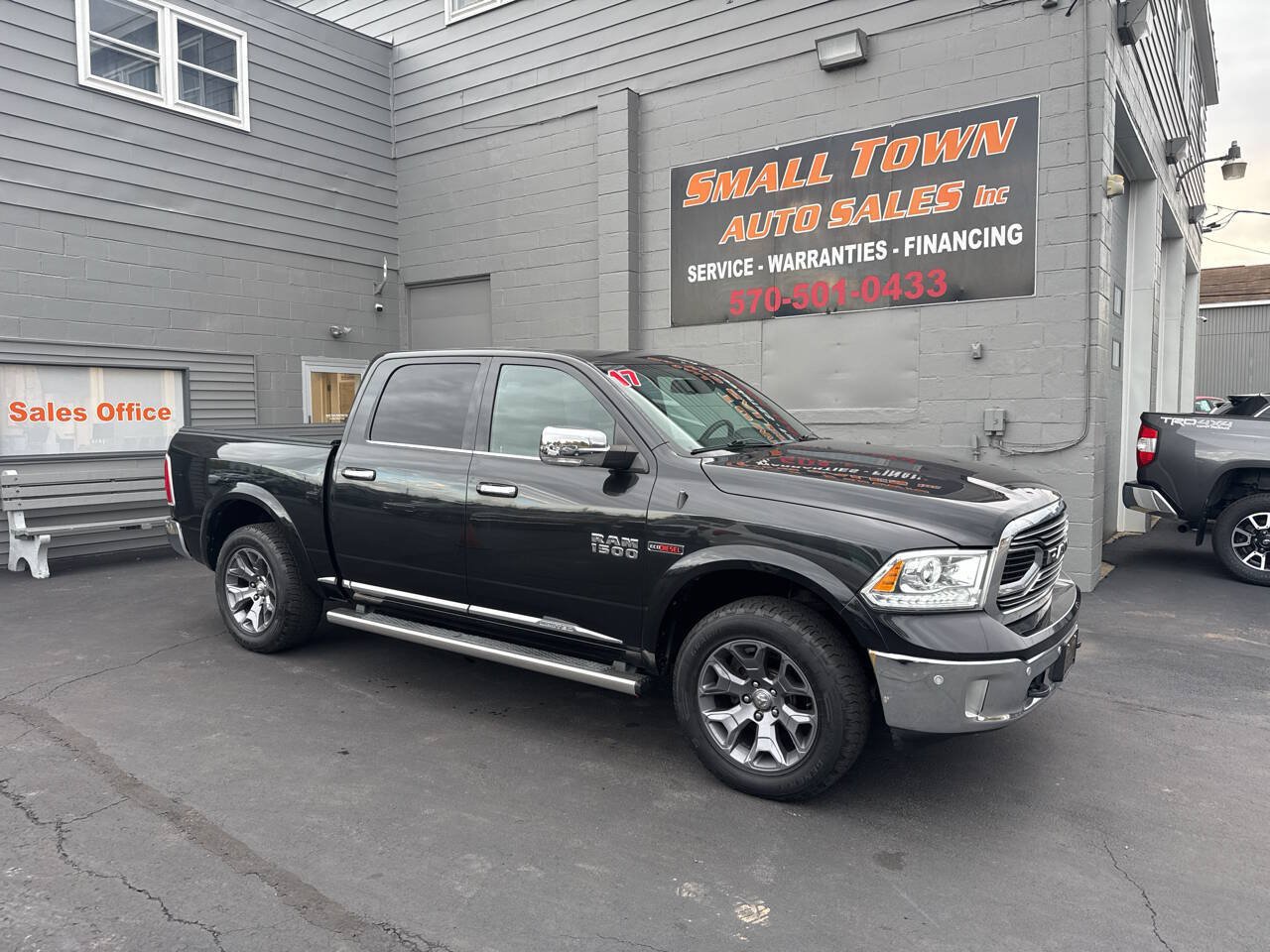 Used 2017 RAM 1500 Limited AWD/4WD image 1