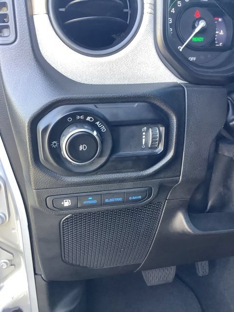 Certified 2024 Jeep Wrangler Unlimited w/ Convenience Group AWD/4WD image 31