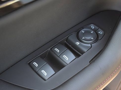 Used 2024 Chevrolet Blazer RS w/ Enhanced Convenience Package FWD image 13
