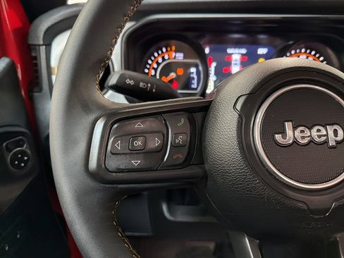 Used 2024 Jeep Gladiator Willys image 16