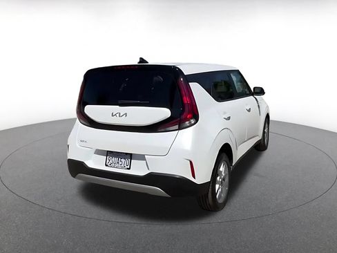Used 2025 Kia Soul LX w/ LX Technology Package FWD image 14