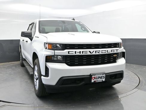 Used 2020 Chevrolet Silverado 1500 Custom w/ Custom 2.7L Value Package AWD/4WD image 4