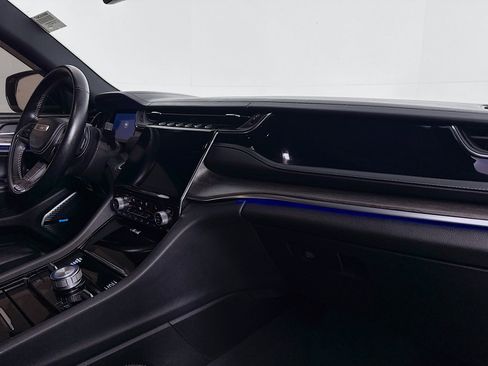 Used 2022 Jeep Grand Cherokee Overland w/ Luxury Tech Group IV image 29