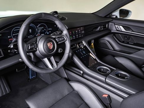 New 2025 Porsche Taycan 4 Cross Turismo image 4