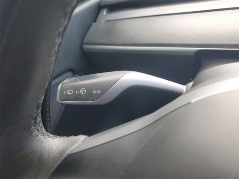 Used 2021 Tesla Model Y Long Range image 22