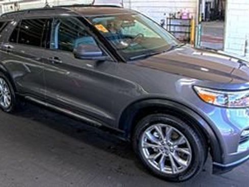 Used 2023 Ford Explorer XLT w/ Equipment Group 202A AWD/4WD image 3