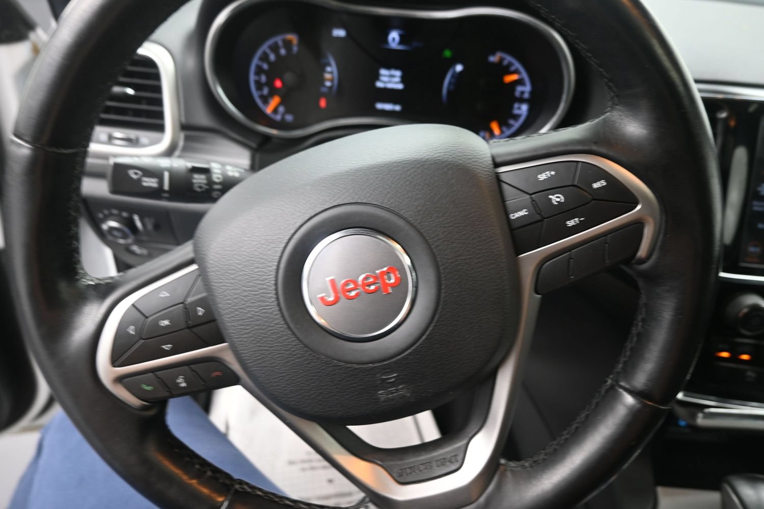 Used 2020 Jeep Grand Cherokee Altitude AWD/4WD image 23