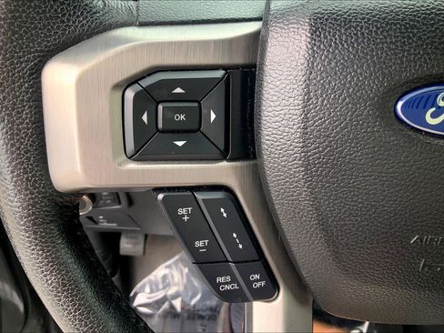 Used 2016 Ford F150 Platinum w/ Equipment Group 701A Luxury AWD/4WD image 23