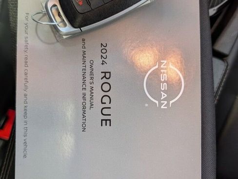 Used 2024 Nissan Rogue SV w/ SV Premium Package image 21