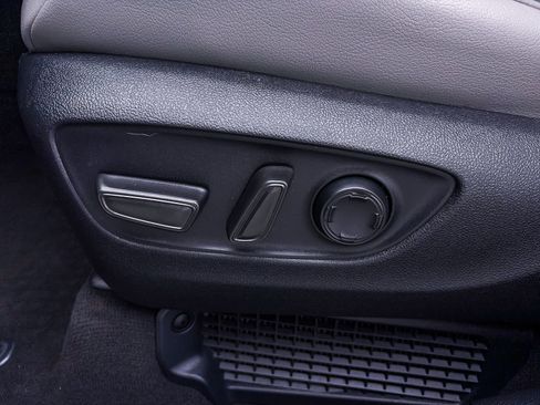 Used 2025 Toyota Sienna XLE FWD image 20