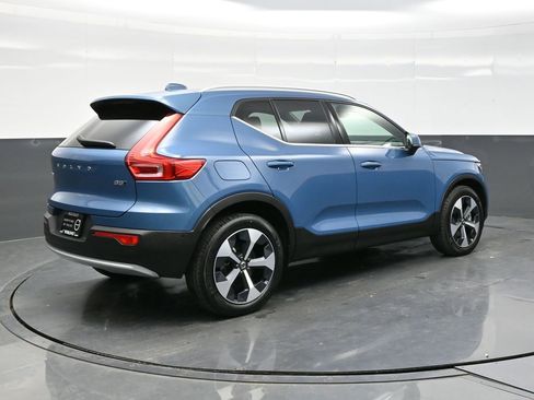 Used 2025 Volvo XC40 B5 Plus image 7