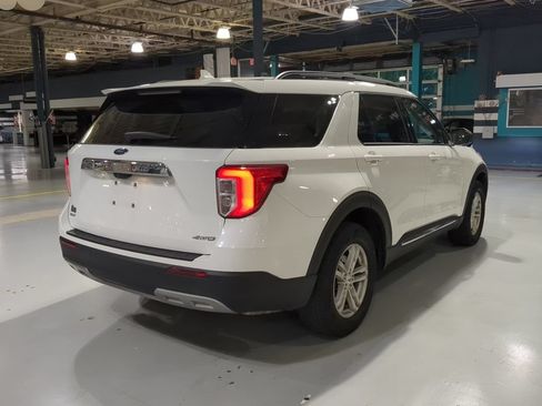 Used 2023 Ford Explorer XLT w/ Equipment Group 202A AWD/4WD image 8