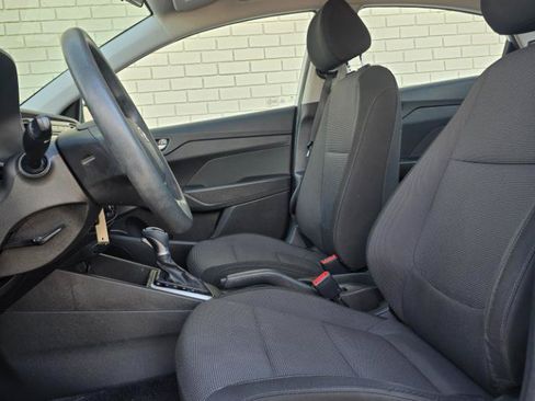 Used 2019 Hyundai Accent SE FWD image 11