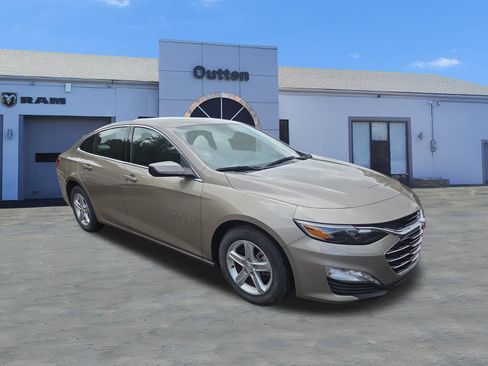 Used 2024 Chevrolet Malibu LT image 1