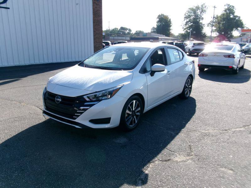 Used 2025 Nissan Versa SV FWD image 14