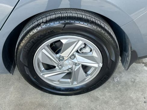 Used 2025 Hyundai Elantra SE FWD image 11